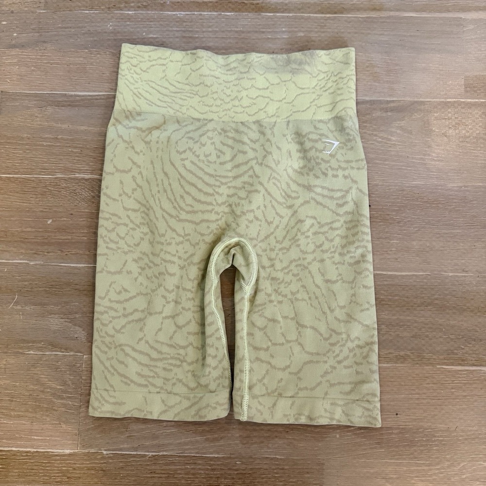 GYMSHARK Adapt Animal Yellow Seamless Biker Shorts Medium Lifting Gym Firefly